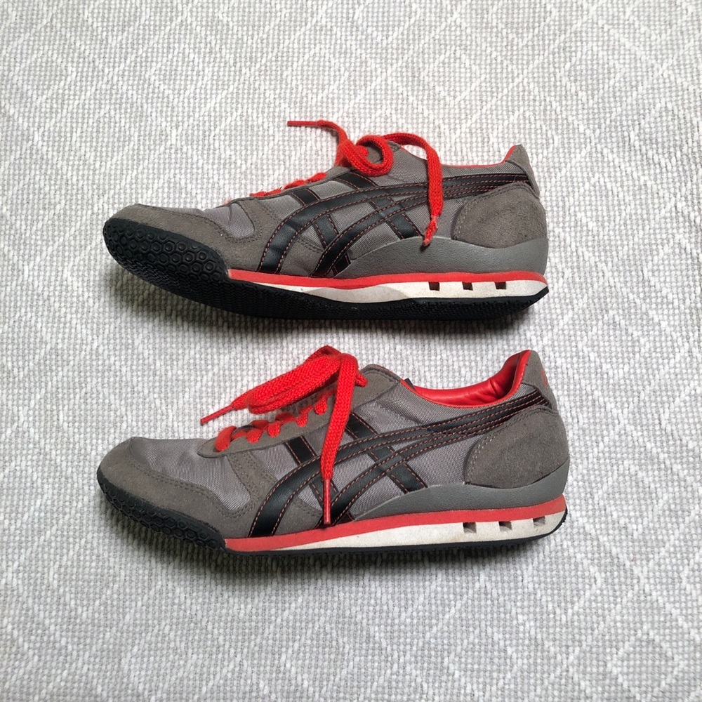 Asics Onitsuka Tiger Ultimate 81 Grey, Black & Red